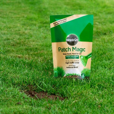 Miracle Gro 1.5kg Patch Magic Lawn Feed & Seed